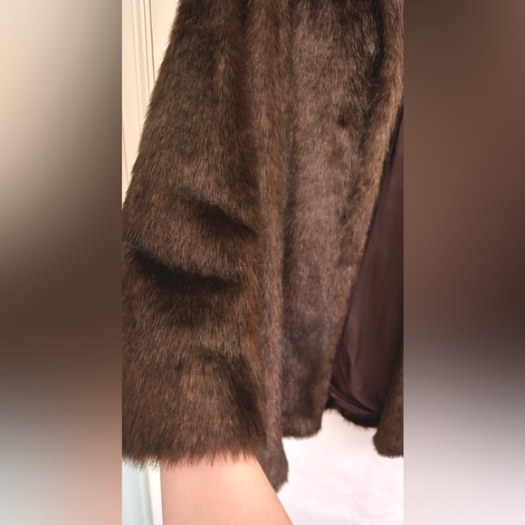 Valerie Stephens Faux Fur coat - Picture 8 of 16